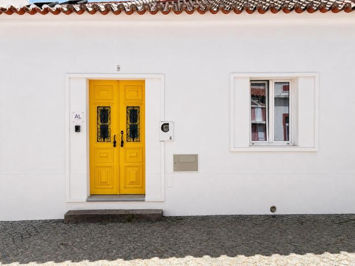 Yellow Door House, BBQ Patio, Odeceixe Centre