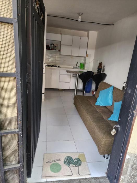 Apartaestudio cerca al Parque la floresta privado