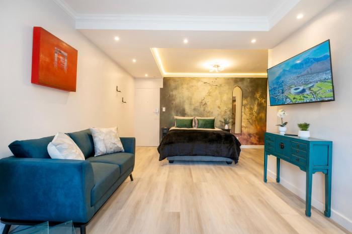 Stylish Studio with Balcony, Pool & 24hr Security