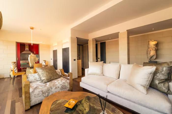 Art Luxury Skyline Views in Montenapoleone