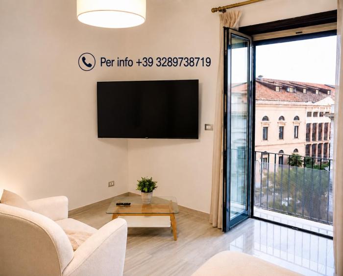 Al Teatro Verdi Luxury Apartment - Central e near the Sea