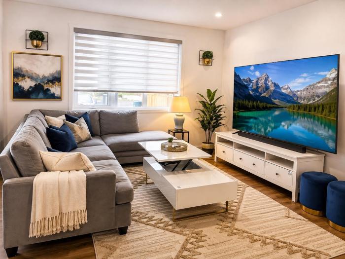 Spacious Calgary Haven l 4BR Home l 3 Full Bath l AC l Sleeps 8 plus