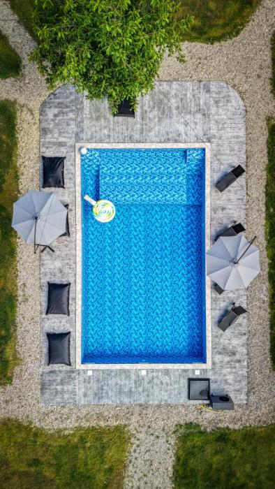 Badash Tiny Village - Tiny Houses with Heated Pool & BBQ