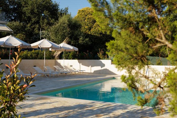 Sundial Houses - Pool & Garden