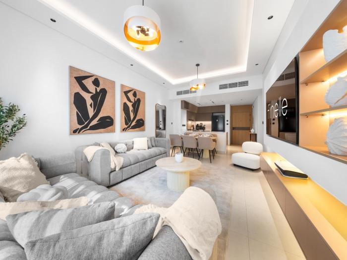 Relax & Shop 3BDR Apartment by Circle Mall