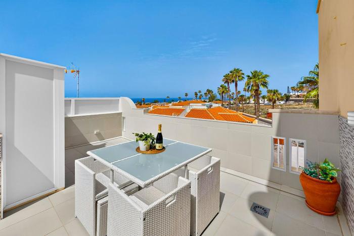 Spacious 3-Bedroom Apartment with Panoramic Sea Views