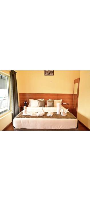 Breeze & blooms villa
