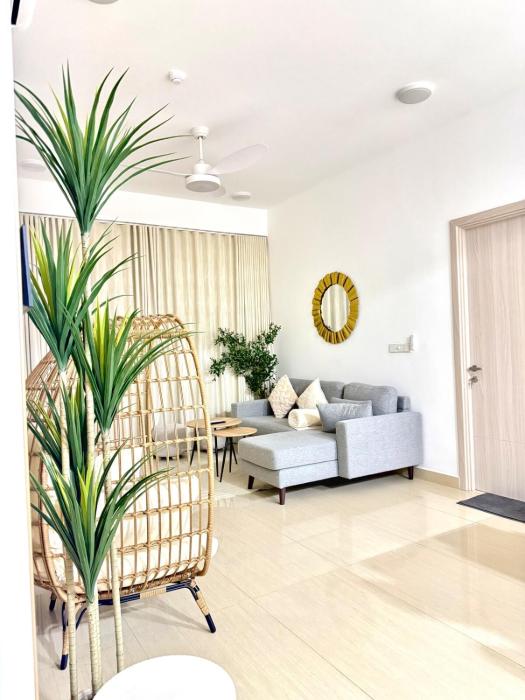 Lazzlla Gardens Luxurious 3 BR Apartment