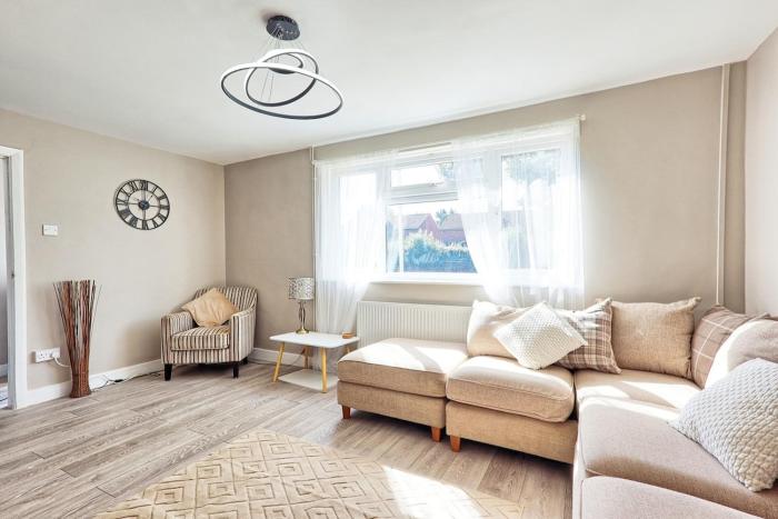3 Bed - Sleeps 5 - Wi-Fi - Parking