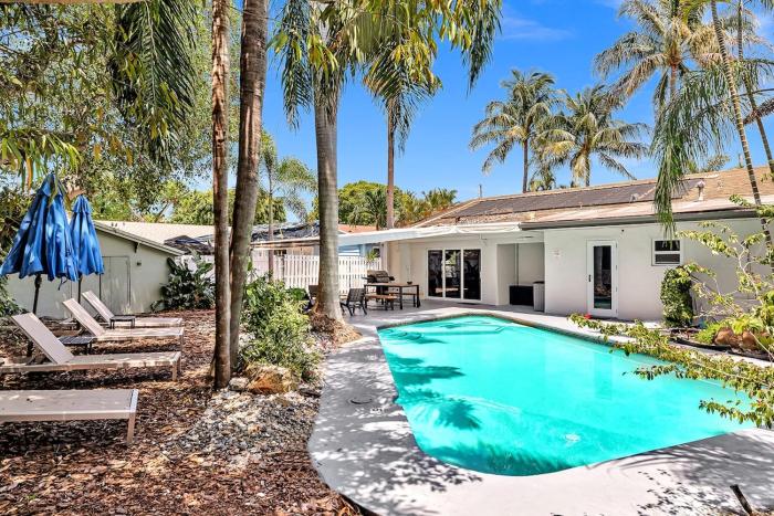 Oakland Park Oasis Heated Pool 4BR Retreat