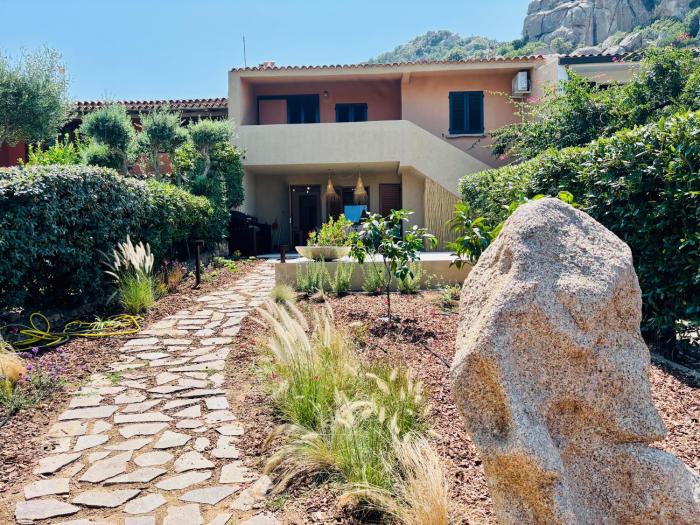 Newly Renovated Apartment, Garden & 3 Parking Spots - Porto Cervo 7 min