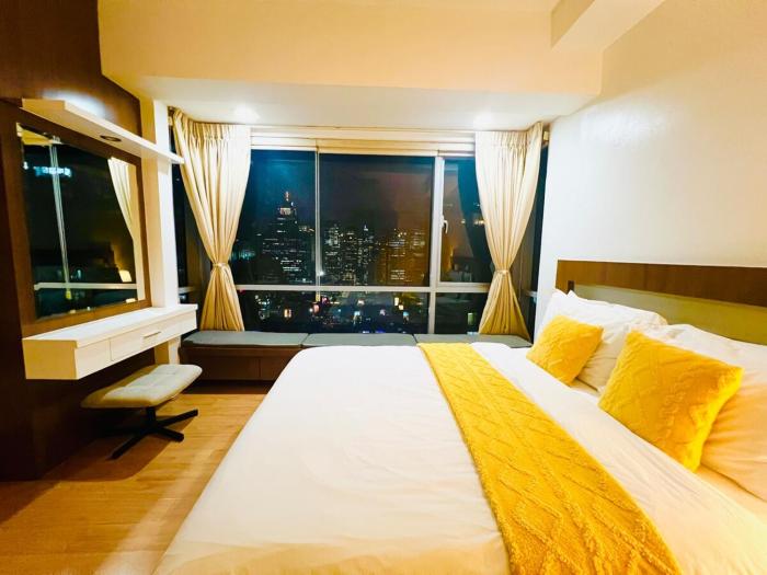 The Infinity Tower in BGC, 2BR City View with Parking by Alex Home