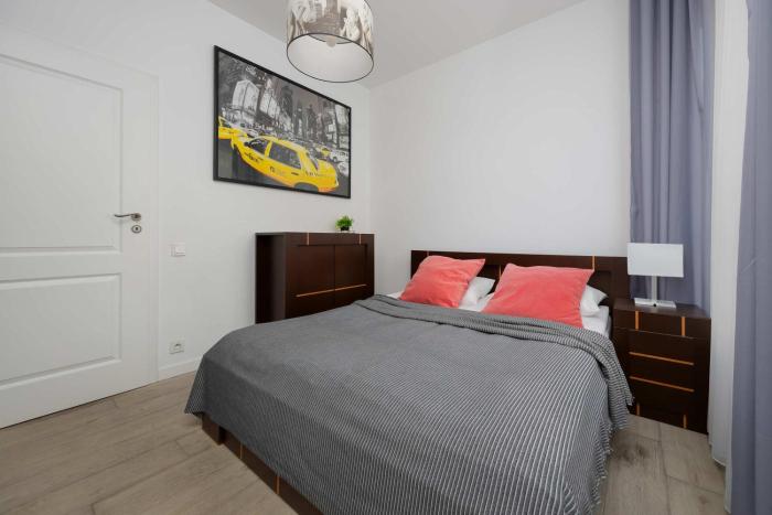 Spacious Apartment Near the Airport Parking & Remote Working by Noclegi Renters