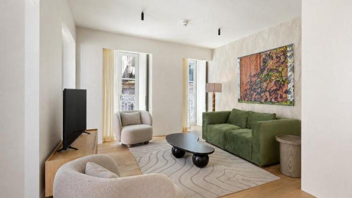 Spacious 1-bedroom Apartment with City Views