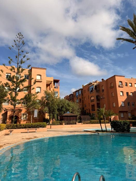 Apartment with pool