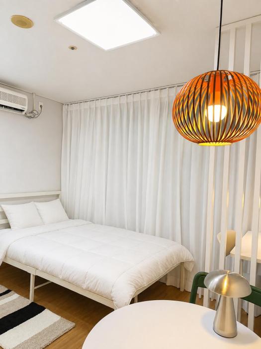 31Hongdae Station Area, Yeonnam, Hongdae Street, 15 Minutes from Itaewon, Single Accommodation, Fully Furnished