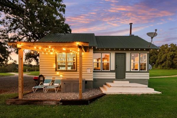 Cedar Nest - Lakefront Cabin Retreat