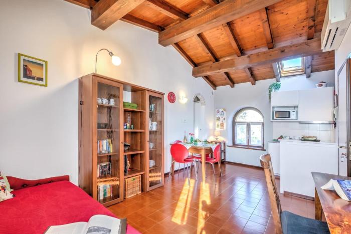 Le Fontane With View Lake - Happy Rentals