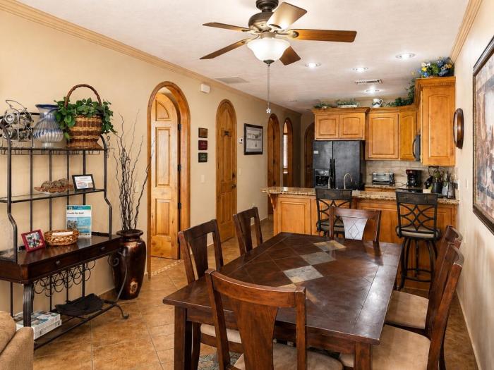 Lovely 2-Bedroom Pet Friendly Sea View Haven