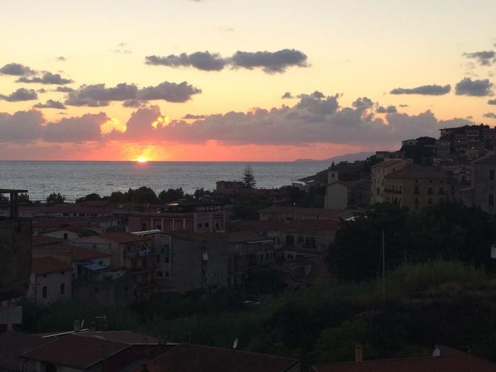 Sea View Аpartment in the center of Scalea
