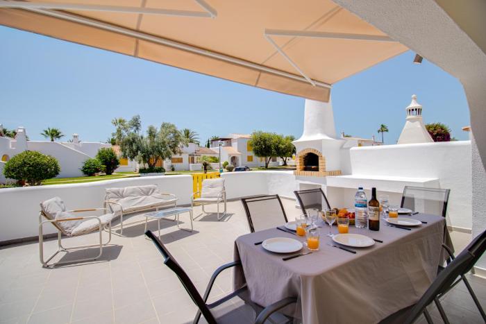Sunny 3BD Villa Pool AC Wi-Fi BBQ Terrace