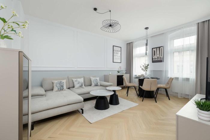 Stylish Apartment with Parking Close to the City Centre by Noclegi Renters