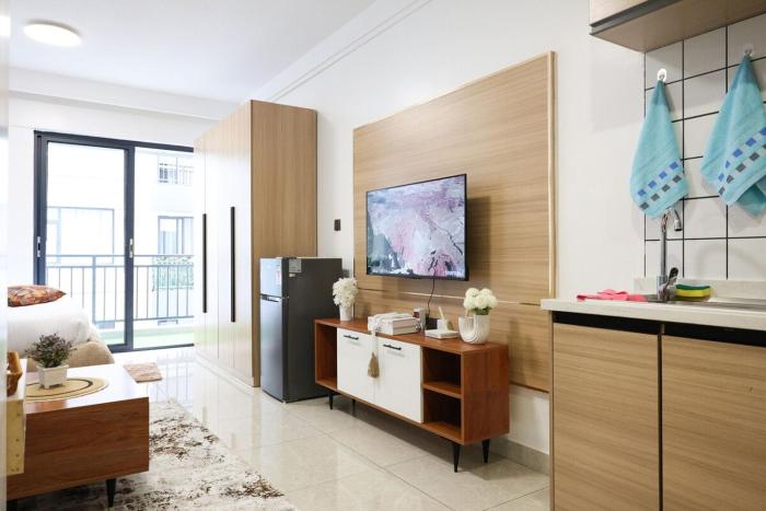 Paisan Homes, a studio BnB at the Loftel, Ruaka