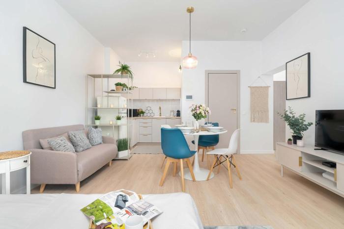 Stylish Apartment Near the Old Market Square, Pet Friendly by Noclegi Renters