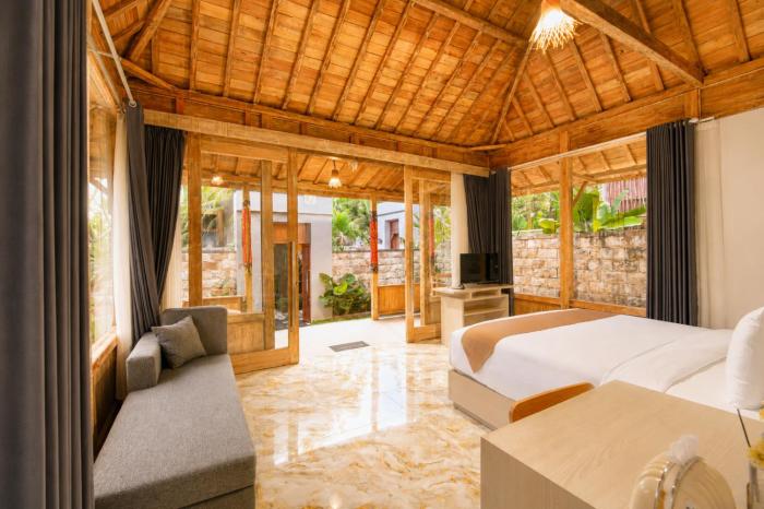 Bima Ubud-Designer Villa Room King Bed & Work Desk