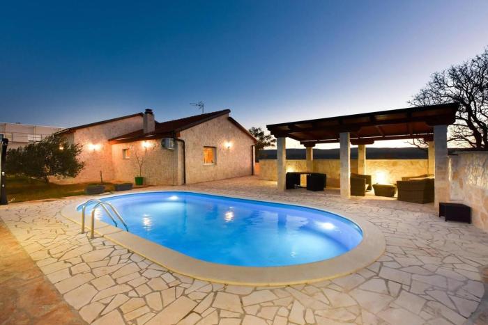 Stone House Captivating Villa in Pridraga Zadar