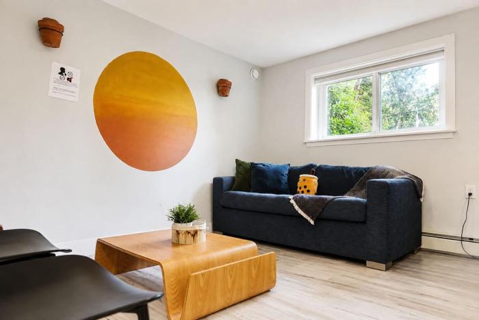 Kitsilano 2BR Near UBC & Beach Sleeps 5