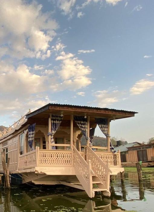 Homestay Jasmine Boathouse