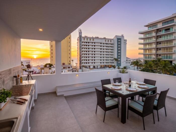 2br2ba Condo 1 block to ocean! - Unit 7