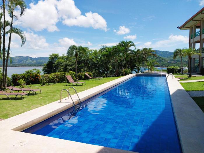 Punta Plata 521 - Flamingo Center, 2 BR condo with beautiful bay views