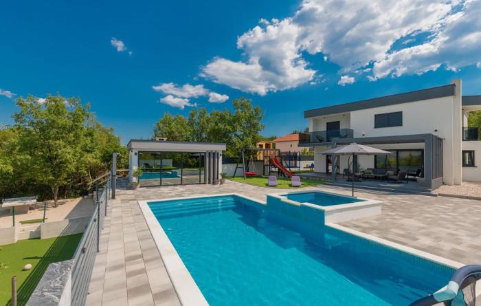 Awesome Home In Grubine