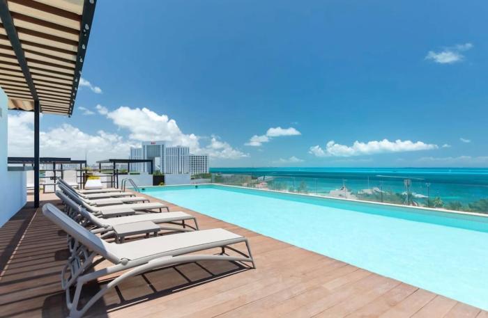 Excellent location in the hotel zone area