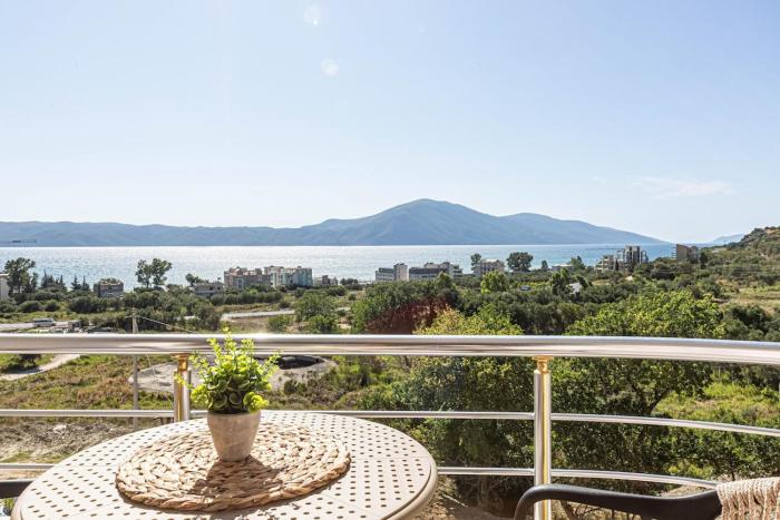 Radhima Res 18 - Studio Apt, Sea View, Kitchen