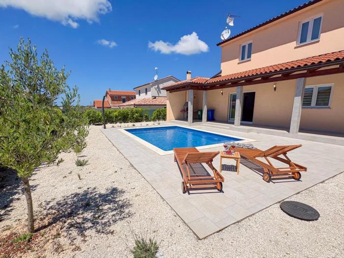 House Lavanda with pool