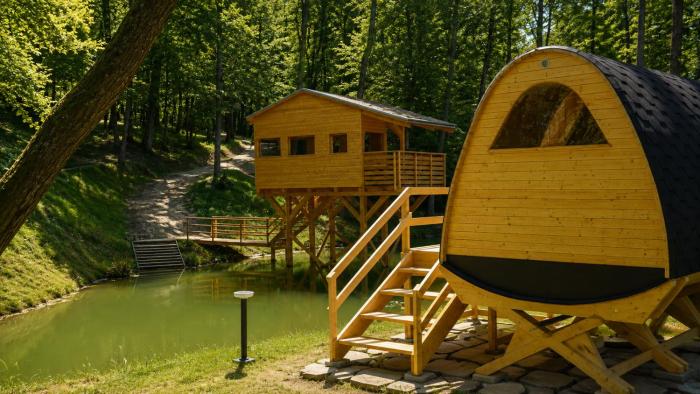 Glamping domček pri jazere so saunou