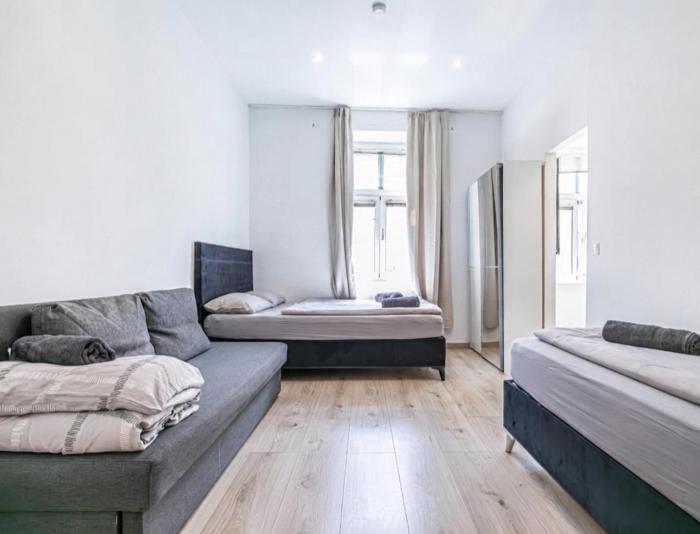 Budget-friendly Room 15 Min from Vienna