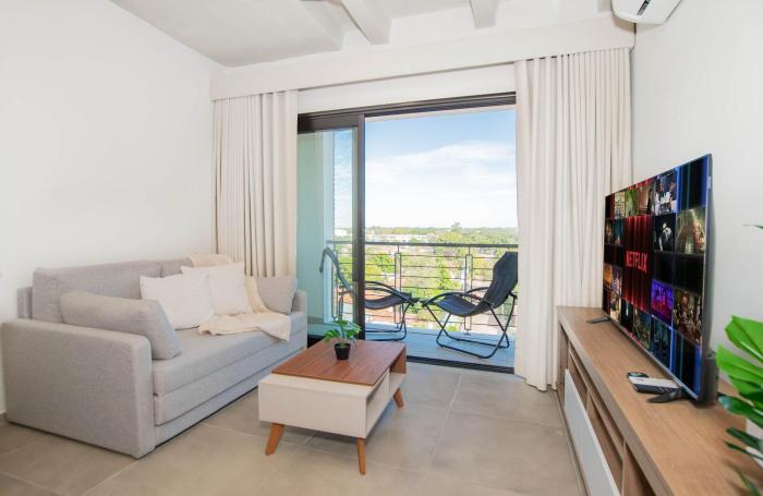 Modern Two-Bedroom in Luque with Pool and Gym Access
