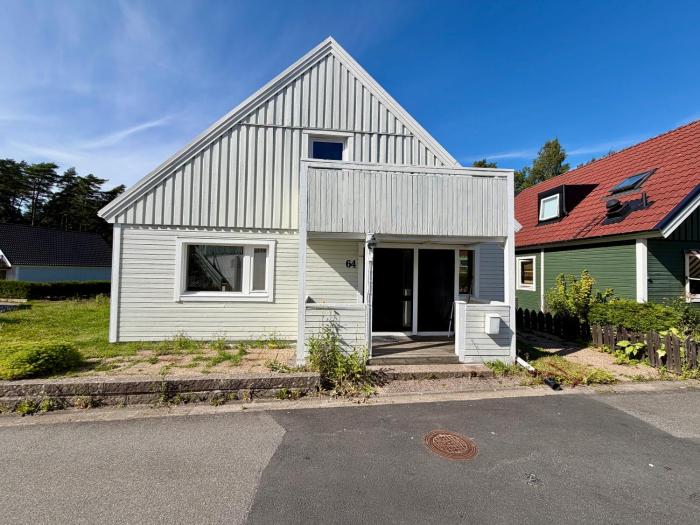 Workers Premium House With 6 Bedrooms 2 bath And Free Parking