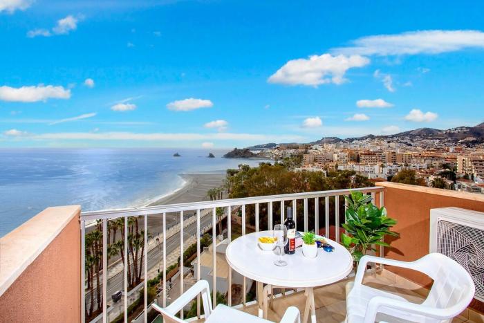 Seafront Apartment with Parking