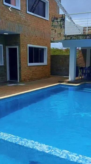 Codominio 32 Personas con Piscina y Plant Electrica
