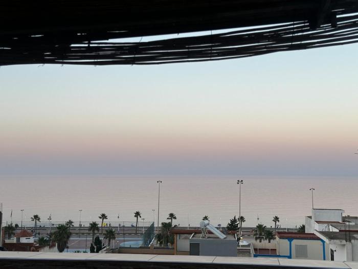 Family appartement 1 Min Walk to Corniche partiel seaview