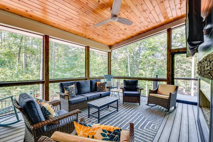 Waterfront Home on Lake Hartwell w Dock Access