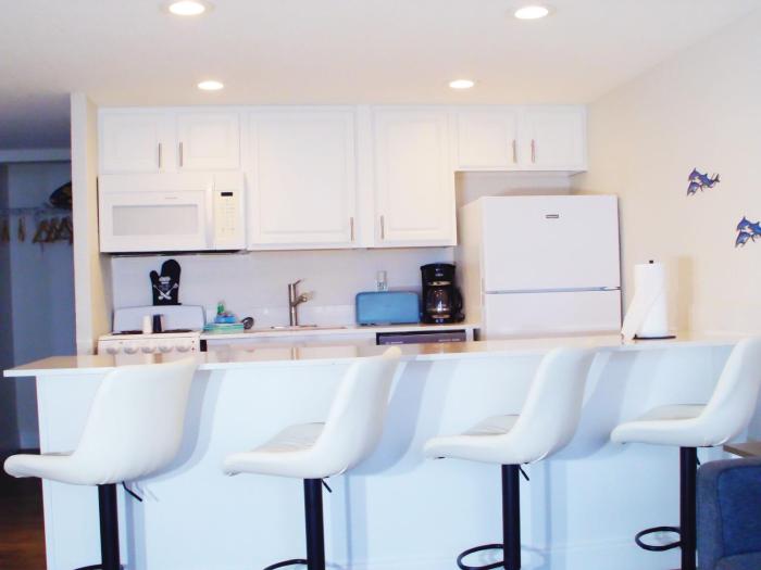 #210 Beachside One Bedroom and Two Bathroom Apartment with Full Kitchen