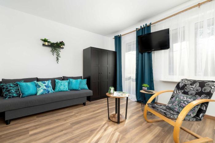 Spacious Apartment for 6 Persons Balcony and Workspace by Noclegi Renters