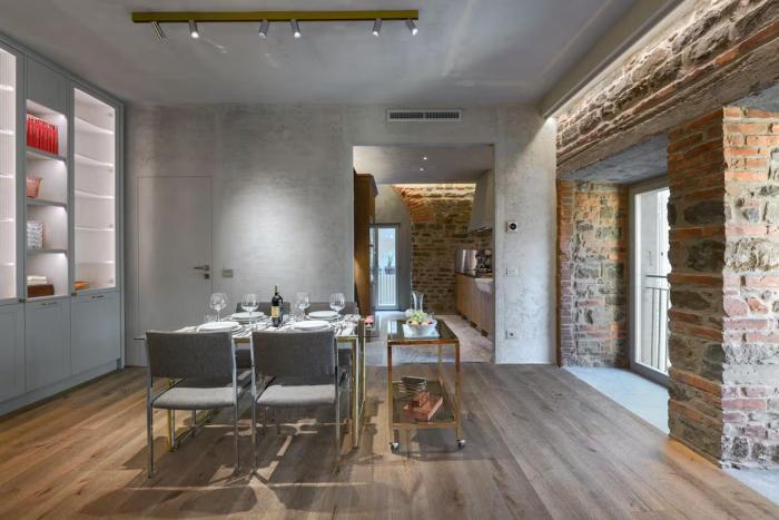 2BR Luxury Tower-House Prime Location Cosy