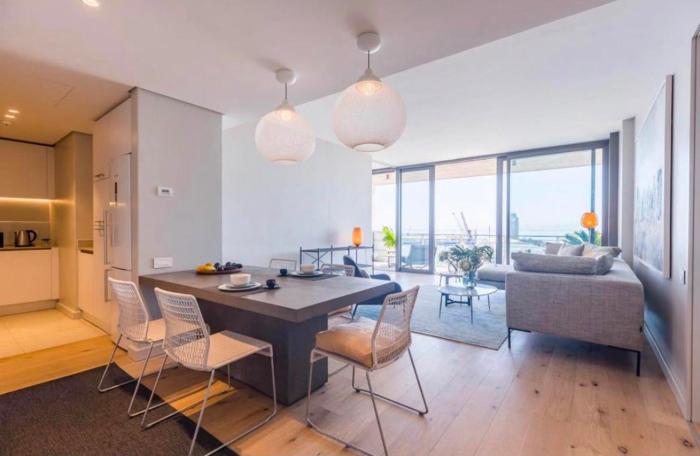 Stay Easy Waterfront Apartment